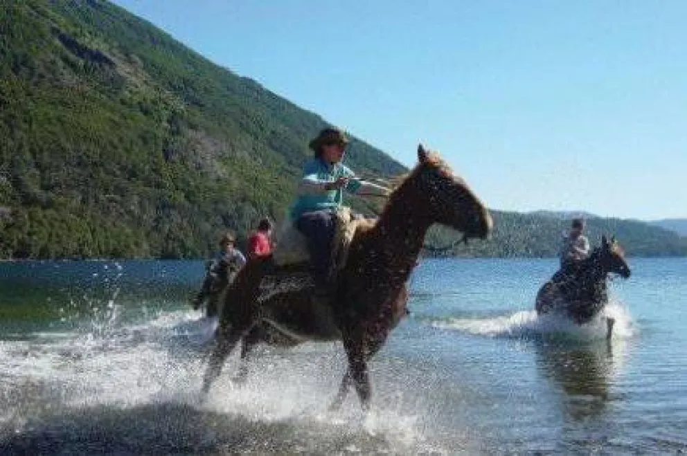 Andar a caballo, opción del verano en Bariloche