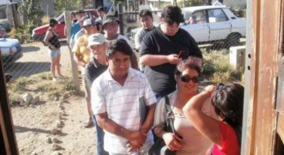 Firmaron boletos de compra venta de terrenos en Nahuel Hue