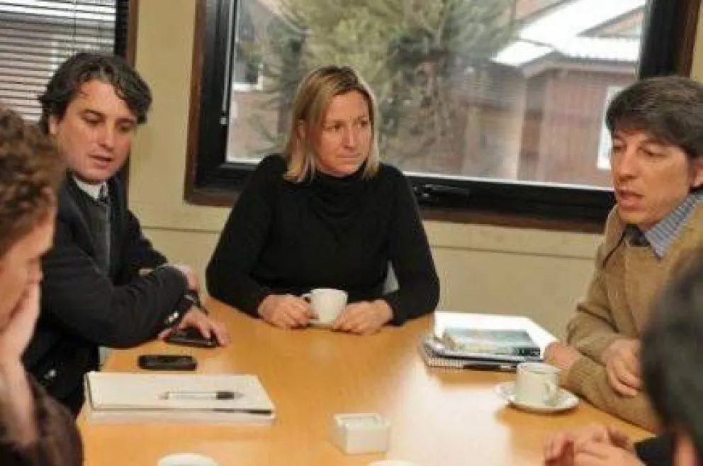 Bloque del PJ admite que analiza revocar el mandato del Intendente Goye
