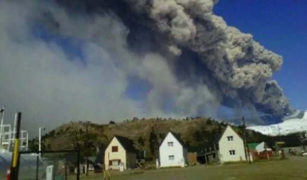 Vuelven a elevar a Naranja el nivel de alerta del volcán Copahue