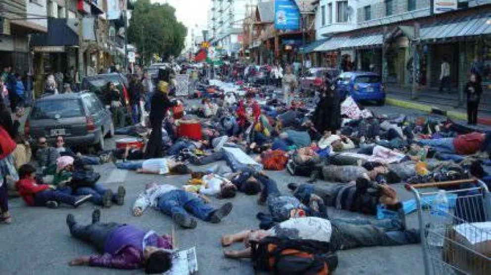 "Un año de traición, un año de lucha popular"