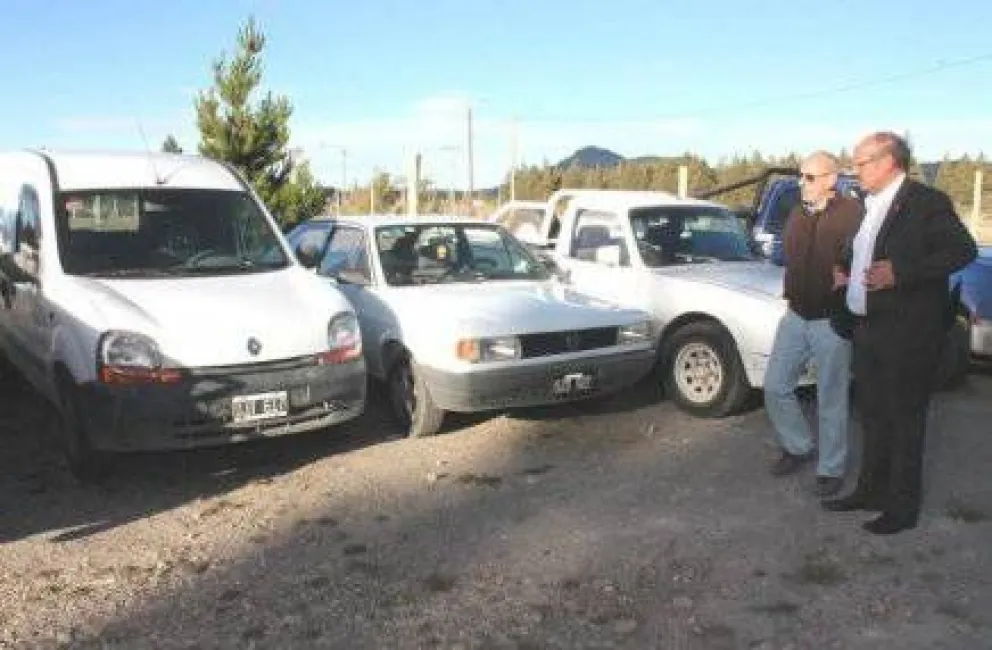 Observaron autos y mercadería secuestrada
