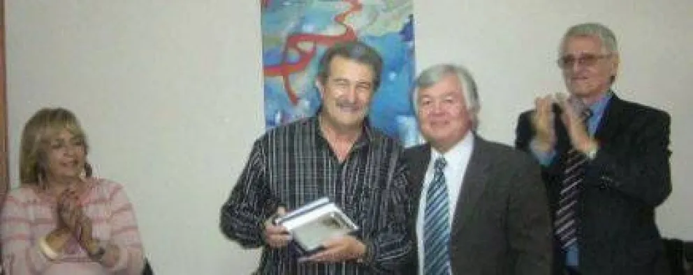 Destacan labor de periodista 