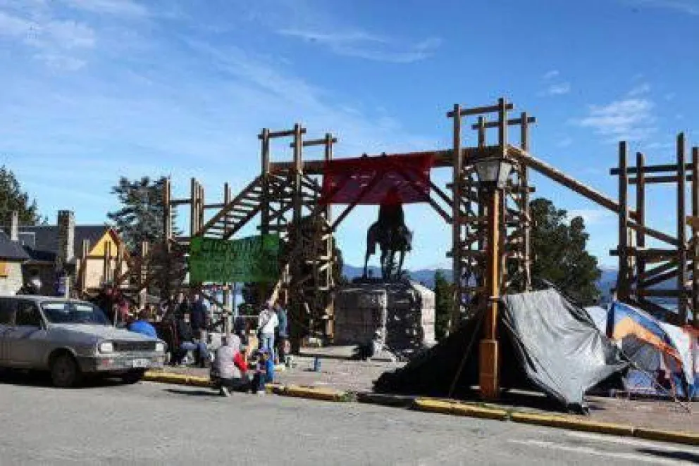 Ahora el Municipio dice que la escultura se queda 