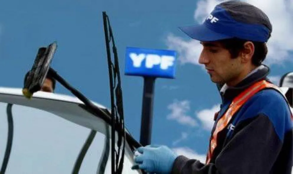 YPF ajusta un 6 por ciento el precio de los combustibles