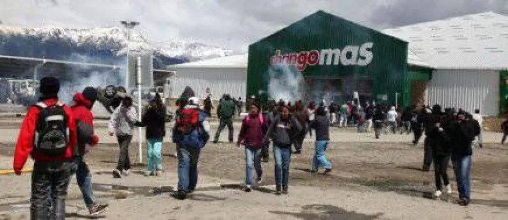 Violentos saqueos en Bariloche 