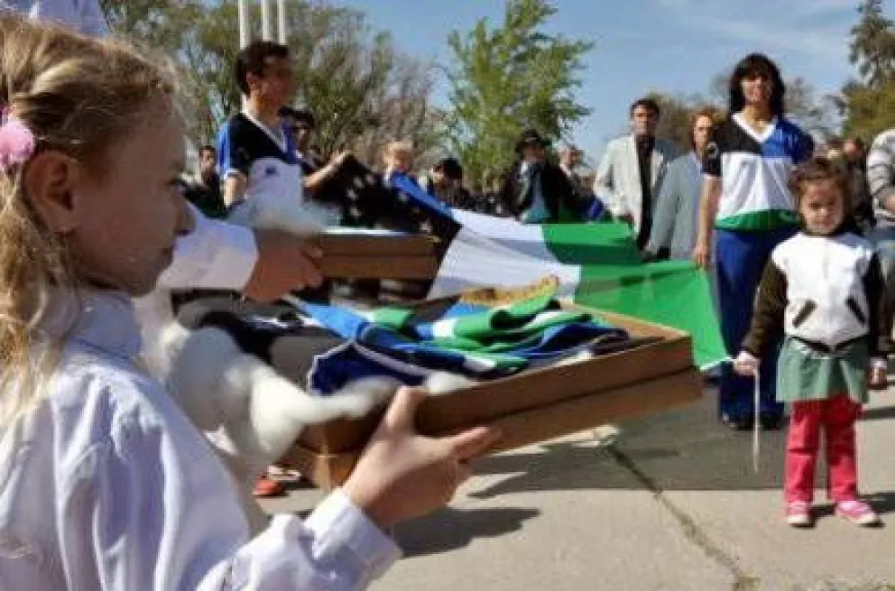 Izaron por primera vez la bandera de Río Negro