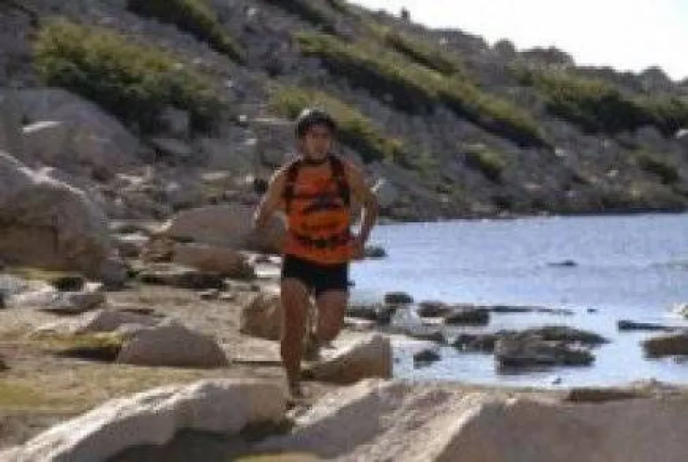 Samuel Ayala se impuso en la Carrera 4 Refugios