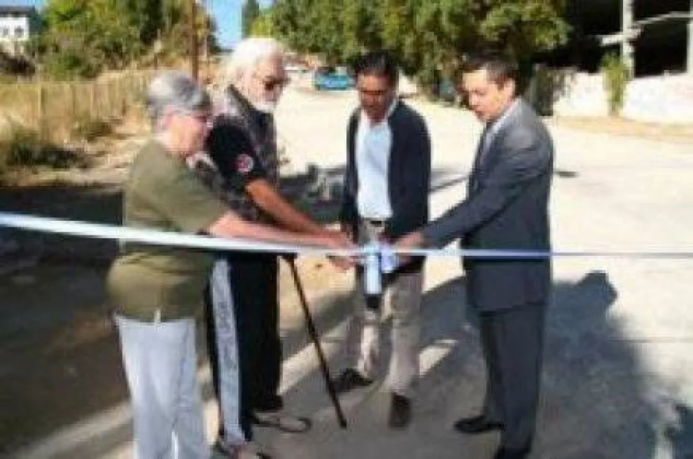 Inauguraron la pavimentación de la calle Ruiz Moreno