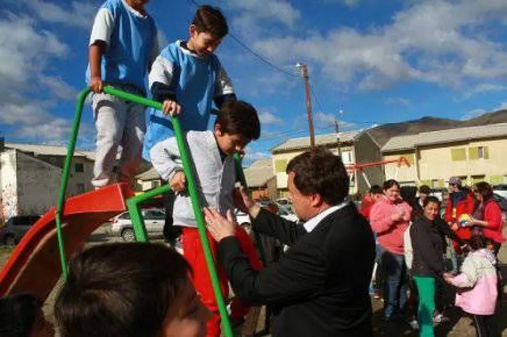 Cuatro barrios inauguraron playones deportivos