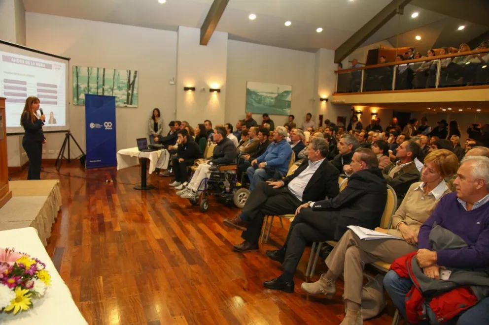 Odarda habló de "acceso libre" a costas de lagos y ríos 
