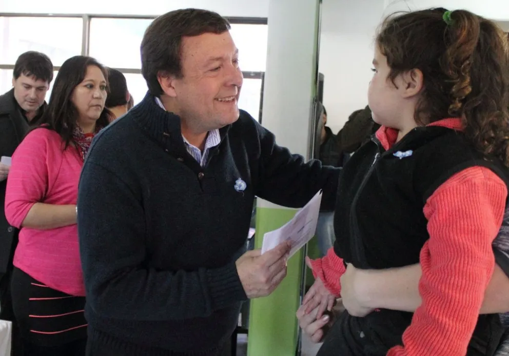 El gobernador entregó planes Hábitat