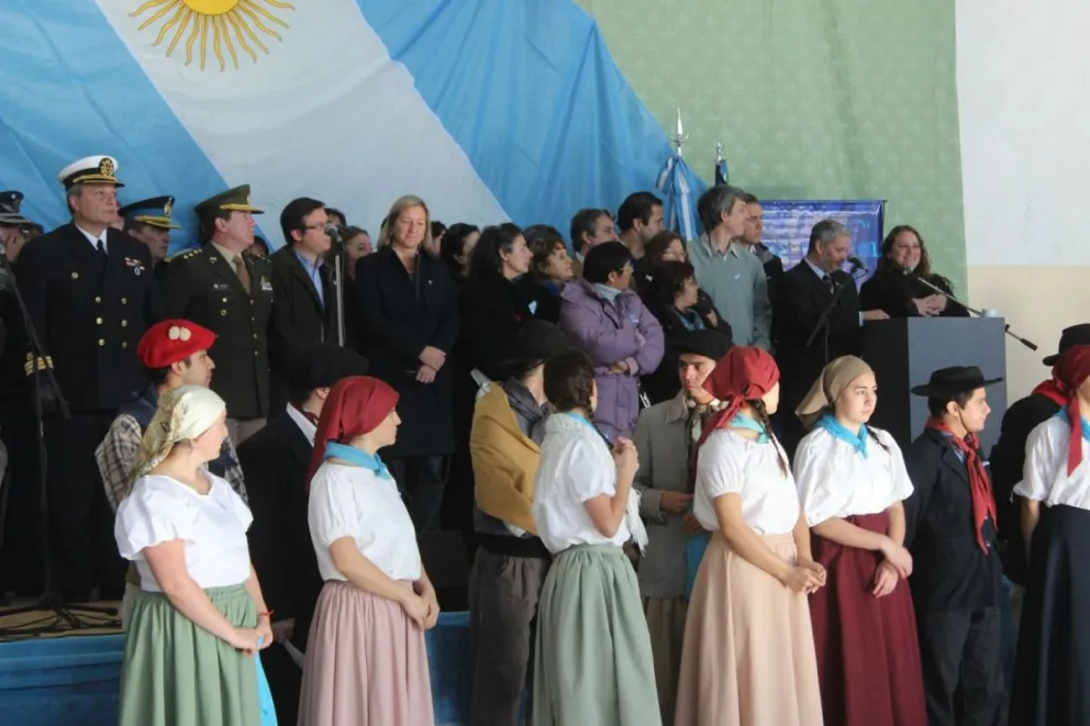 Día de la Patria y de emociones en El Frutillar