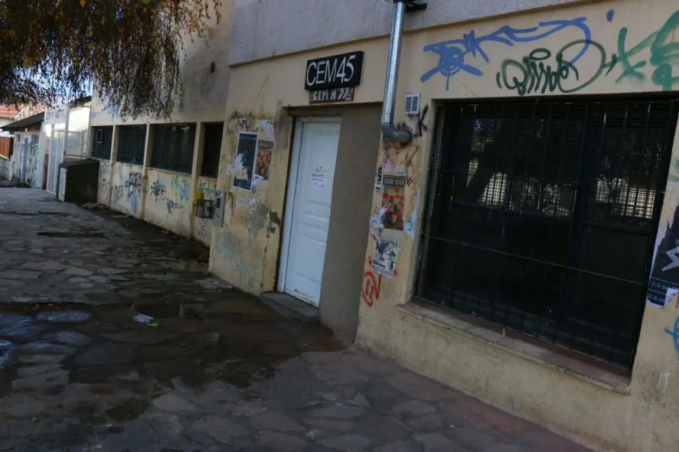 El colegio interrumpió las clases el 8 de mayo. 