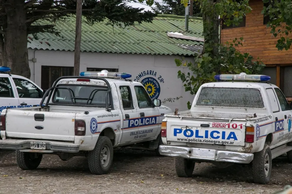 Robaron una valija y los detuvieron mientras revisaban lo que había en su interior