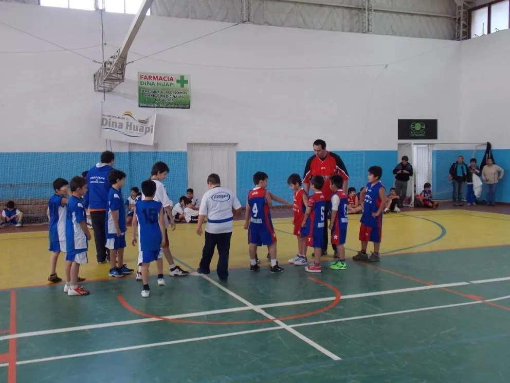 Fútbol y básquet de fin de semana en Dina Huapi