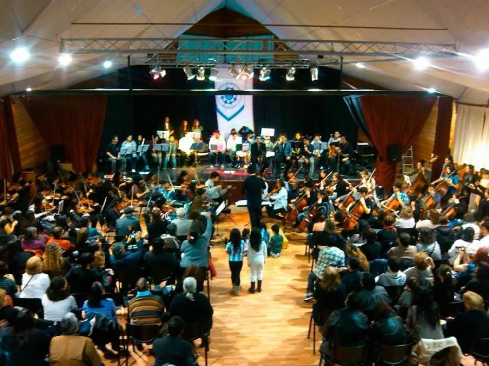 La orquesta del Bicentenario y la banda de vientos de La Llave celebran el Día de la Independencia. 