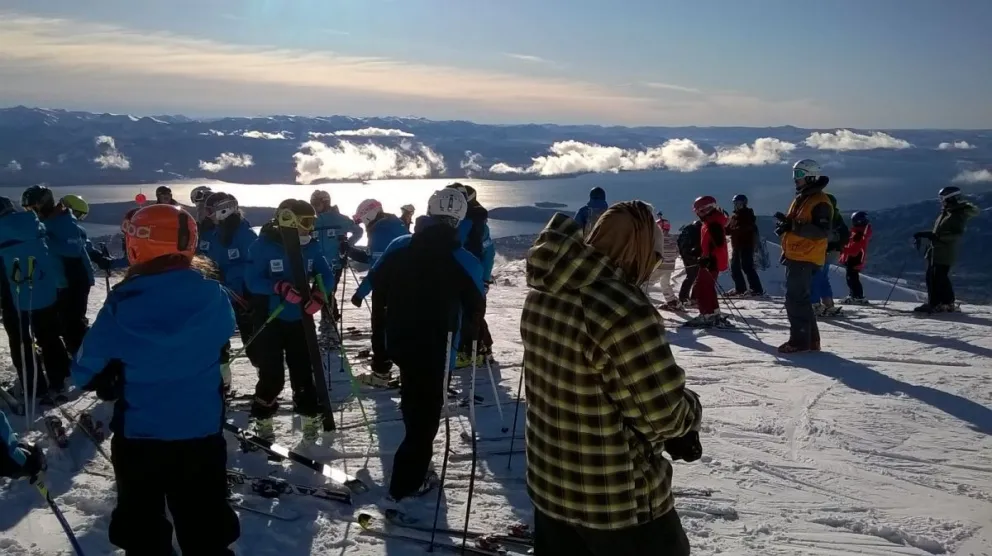 Residentes y turistas disfrutaron por igual de la nieve y el sol