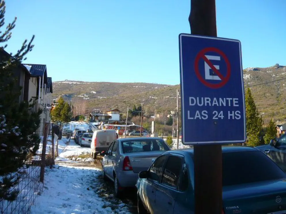 En varias calles no fue respetada la prohibición de estacionar