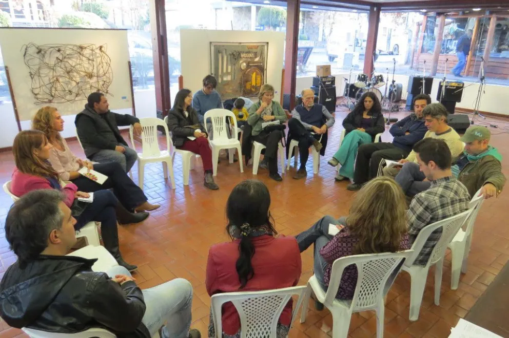 Reunión de escritores cuando se lanzó la editora