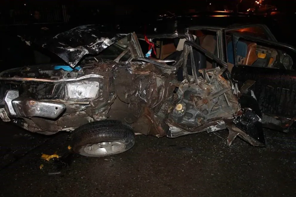El violento choque dejó como salgo tres heridos.