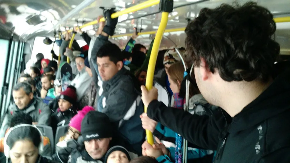 El colectivo de la línea 55 en el que viajó el turista brasilero y su familia.