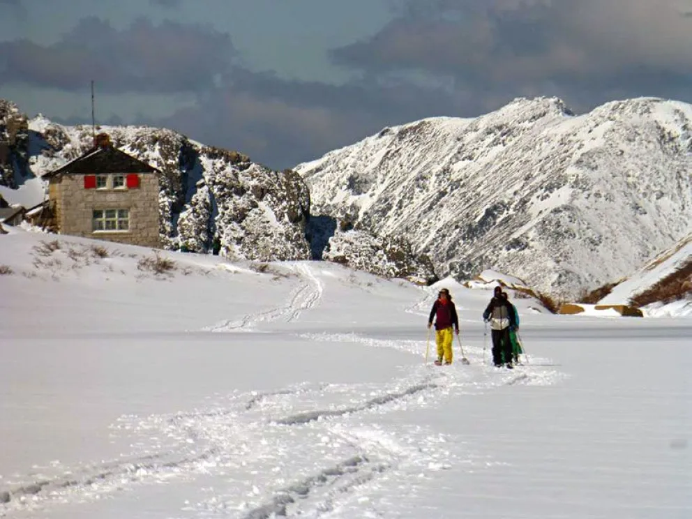 Desesperada búsqueda de un joven que subió a la montaña y habría sido atrapado por la nevada