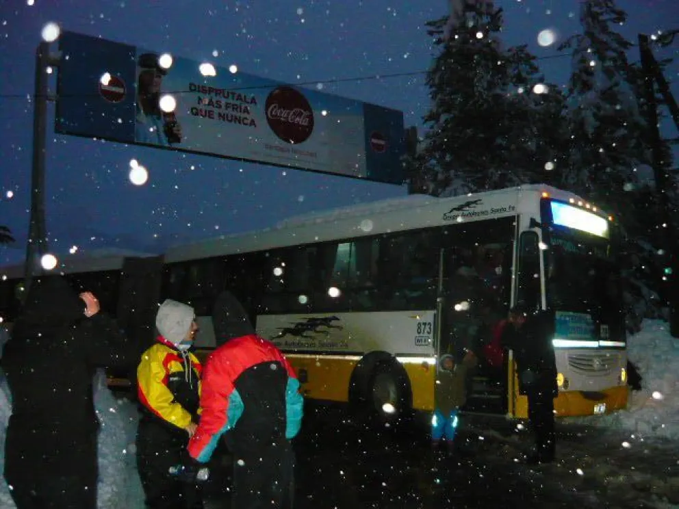 La cantidad de nieve complicó la circulación a la hora del descenso
