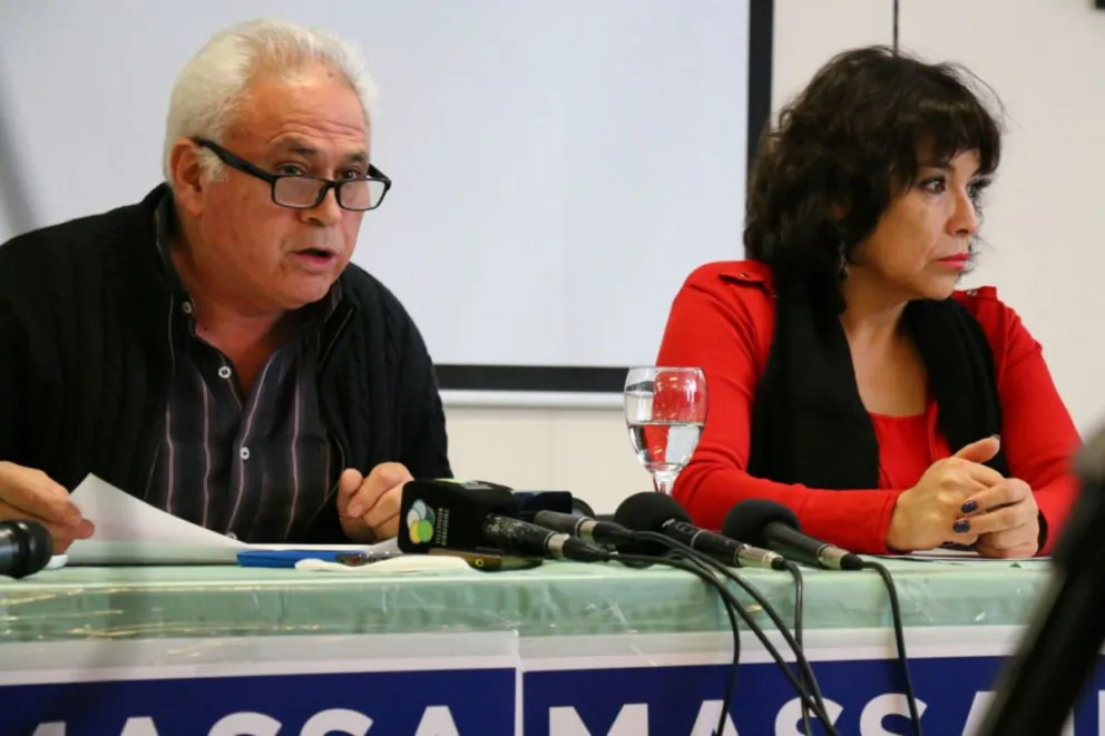 Ovidio Zúñiga y Rosa Negrón anunciaron el plan de lucha en conferencia de prensa.