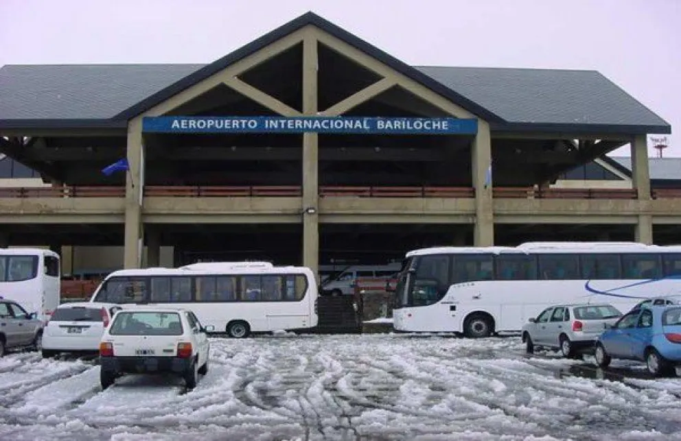 Una docena de vuelos de Aerolíneas Argentinas cuyo destino era Bariloche fue cancelada