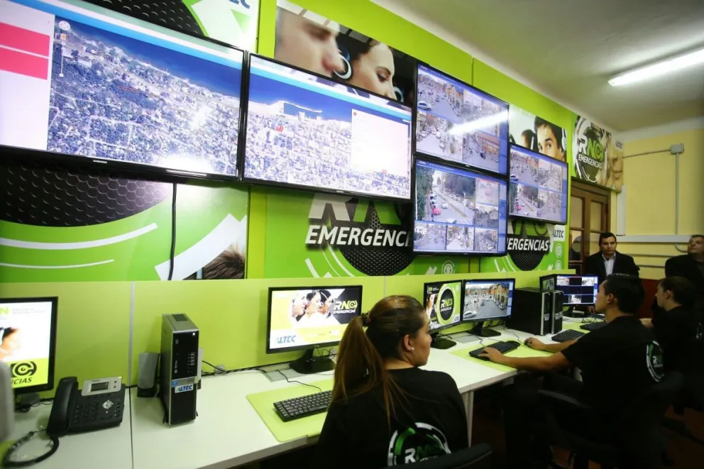 El centro donde trabajan los operadores del 911 de la provincia