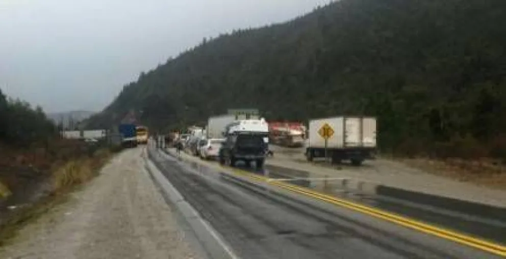 La ruta Nº 40 registra tránsito intenso entre Bariloche y El Bolsón.