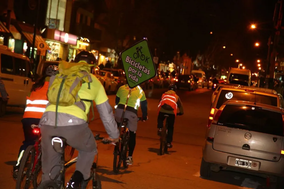 Bicicleteada nocturna para generar conciencia