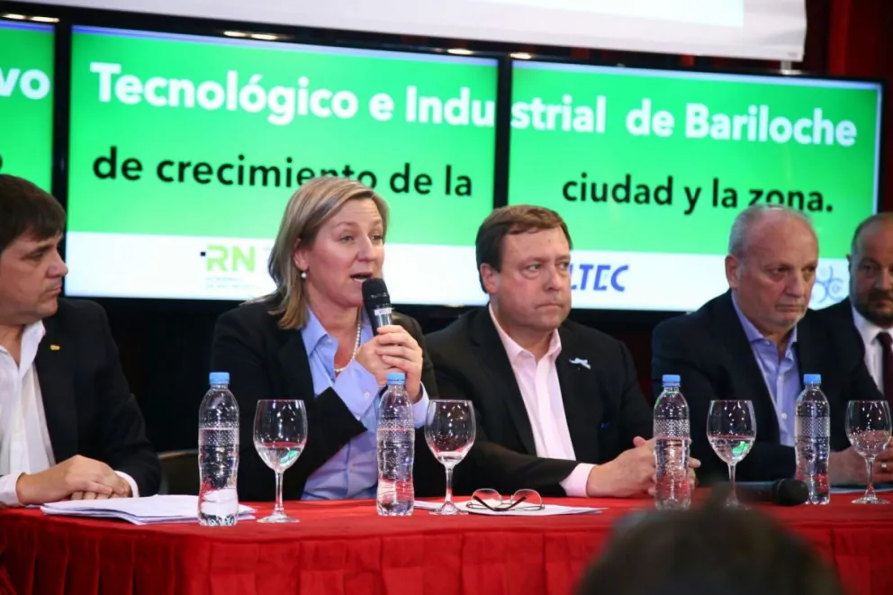 El evento se llevó a cabo en la sede de la Universidad del Comahue. 