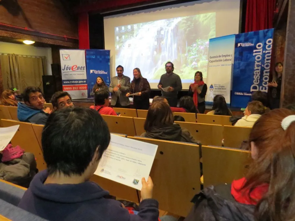 Jóvenes recibieron certificacíón de su aprendizaje