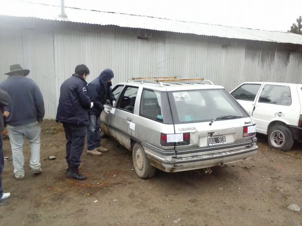El auto en que se movilizaron los atacantes.