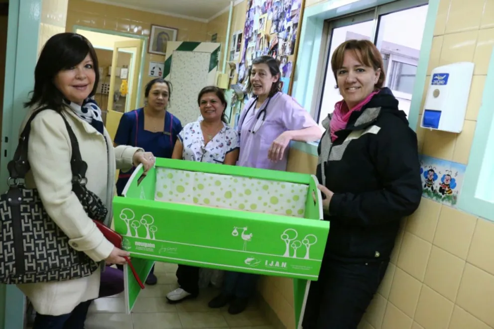Donaron 100 cunas ecológicas al hospital zonal "Ramón Carrillo".