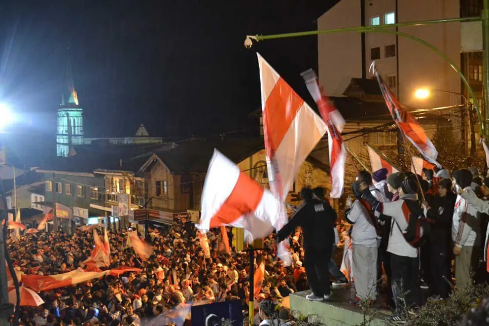 Los hinchas colmaron el centro de la ciudad.