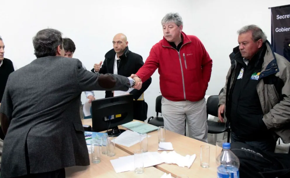 Después de una prolongada reunión se llegó a un acuerdo 