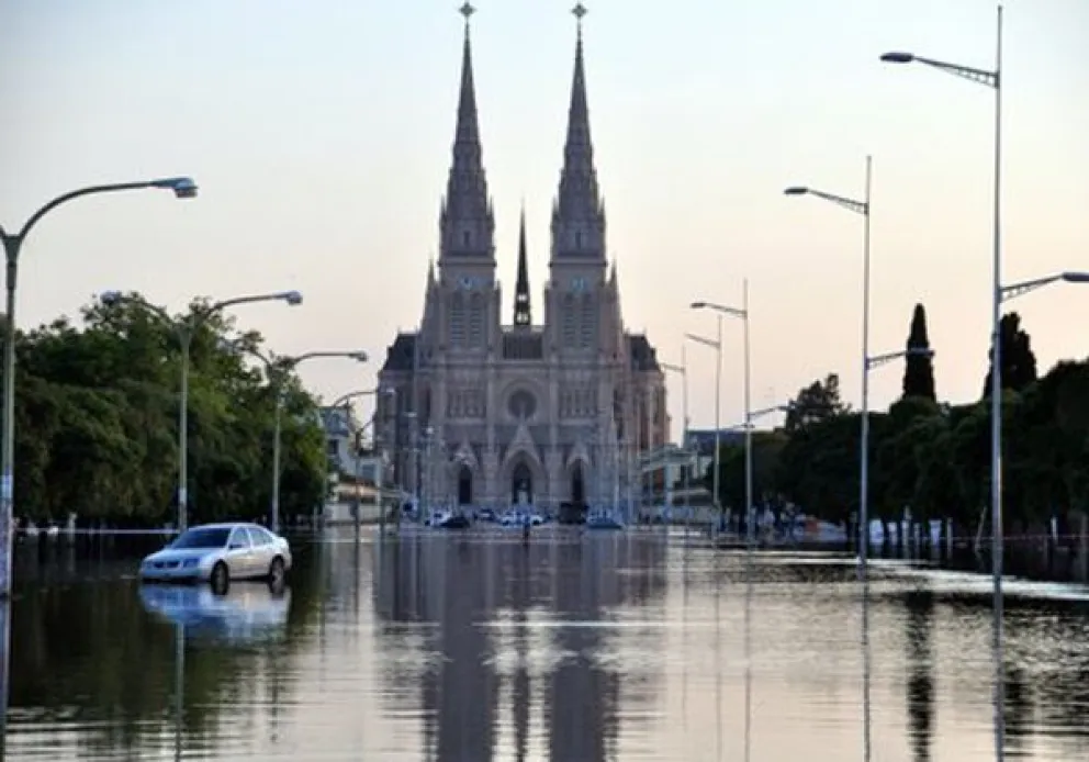 El agua llegó a la Basílica
