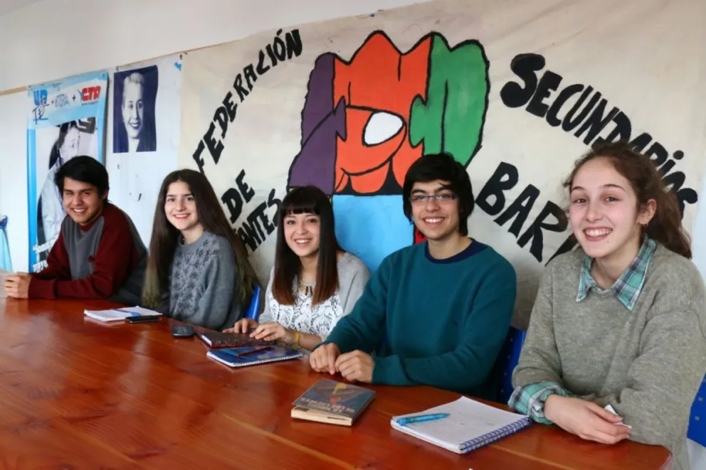 La Federación de Estudiantes Secundarios convocó a los candidatos a intendente de Bariloche.
