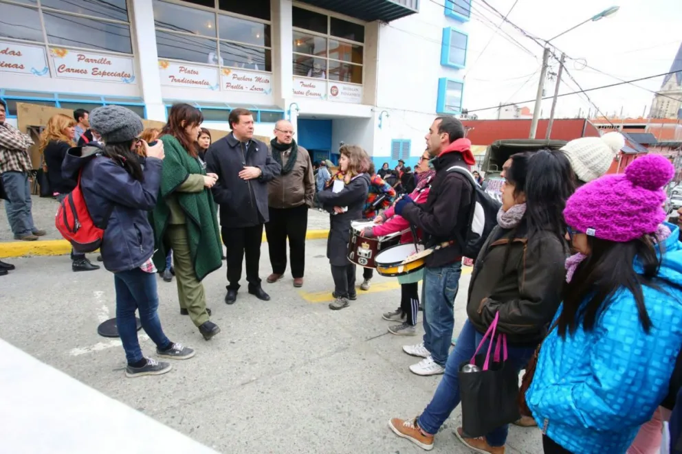 Alumnos del Instituto Docente dialogaron con el gobernador.