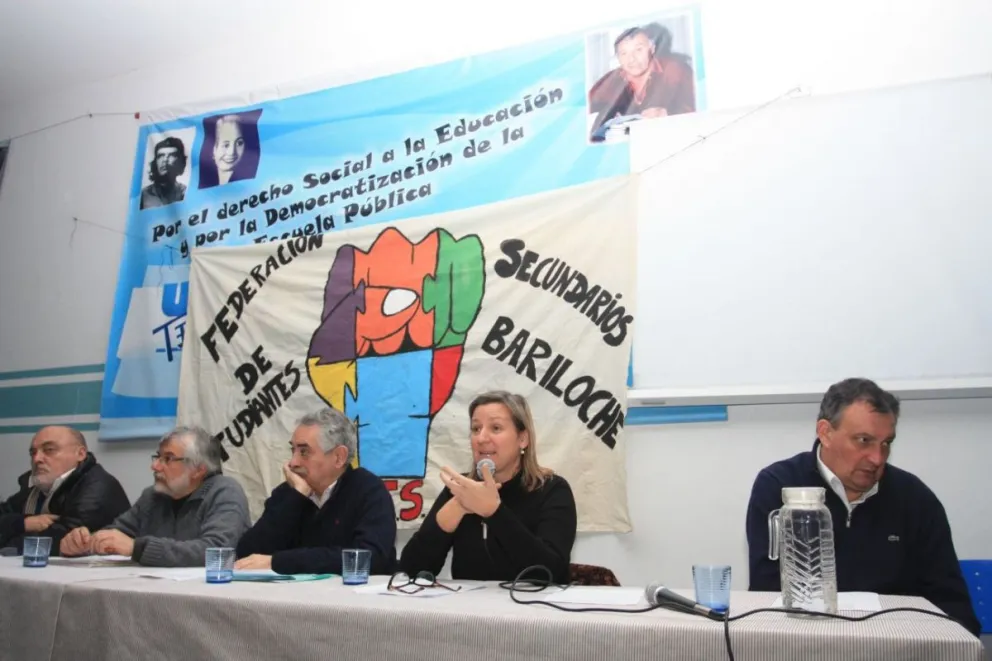 Martini expuso su proyecto ante jóvenes estudiantes