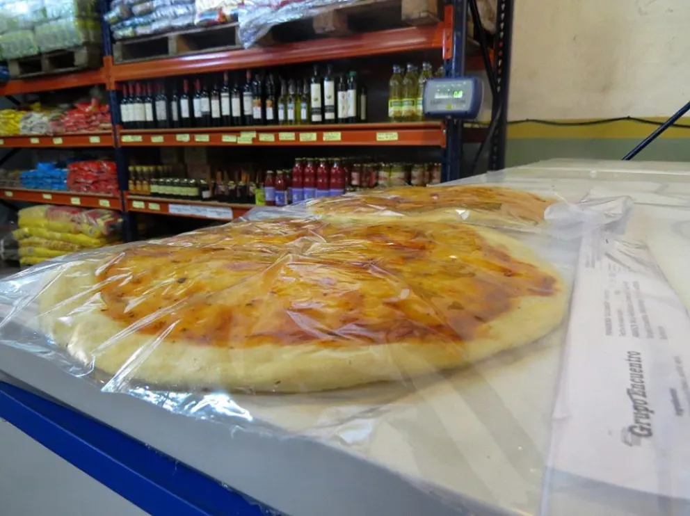 Prepizzas caseras del Grupo Encuentro en el Mercado Municipal