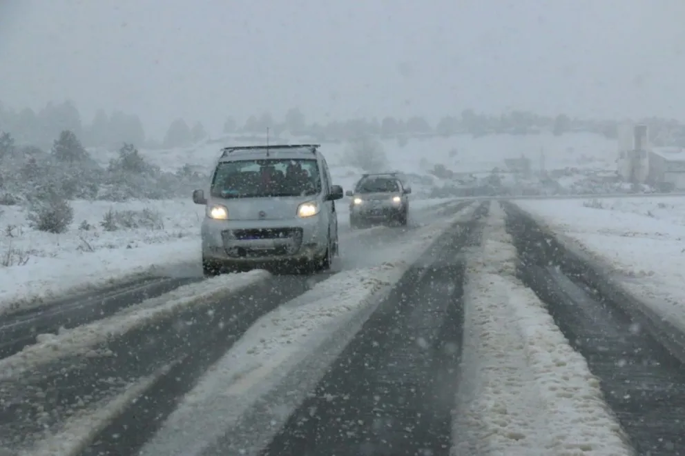 Caminos y rutas complicadas por presencia de hielo en la calzada.