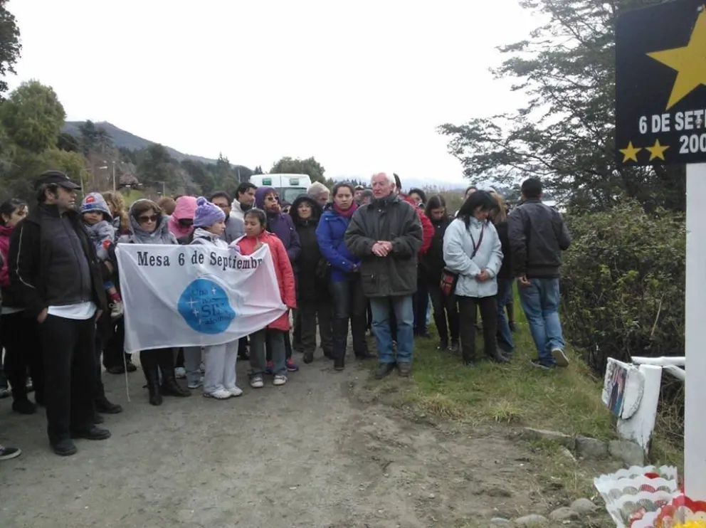 El acto conmemorativo en el kilómetro 1,8 de la avenida Bustillo.