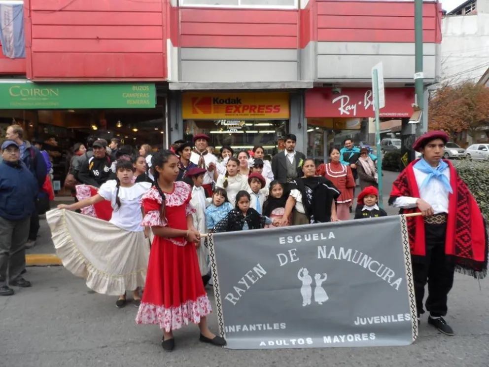 El grupo de danza necesita ayuda para particpar de un encuentro internacional de folclore.