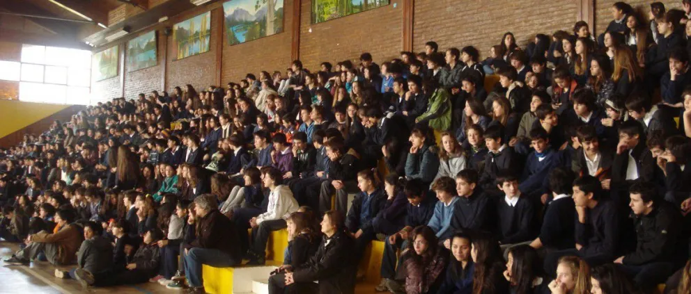 Los estudiantes de cuarto año del Don Bosco organizan el bingo solidario.