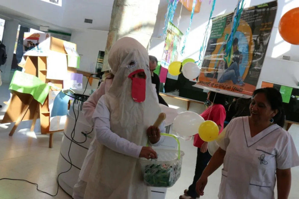 Los chicos podrán aprender cuál es la manera correcta de colocar un preservativo.