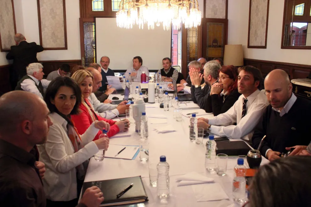 La reunión de Weretilneck y su Gabinete duró tres horas.